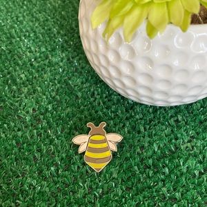 Bee golf ball marker pin